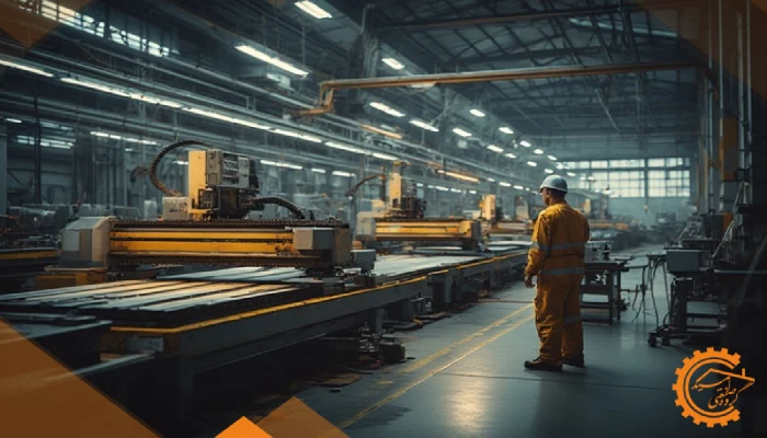 کارگاه مجهز برش لیزر با دستگاه‌های پیشرفته و اپراتور حرفه‌ای، نشان‌دهنده اهمیت کیفیت تجهیزات و تجربه در قیمت برش لیزر.